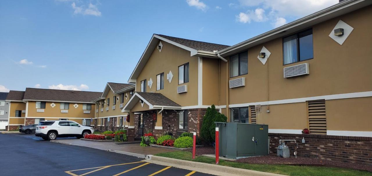 Super 8 By Wyndham Sterling Heights/Detroit Area Hotel Exterior photo