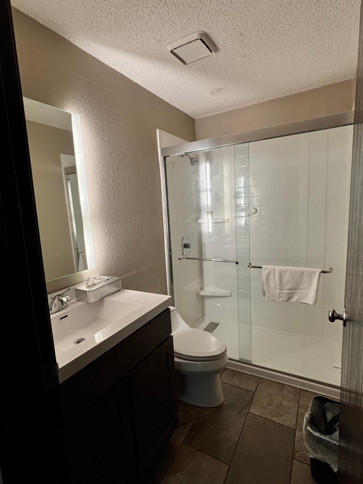 Super 8 By Wyndham Sterling Heights/Detroit Area Hotel Exterior photo