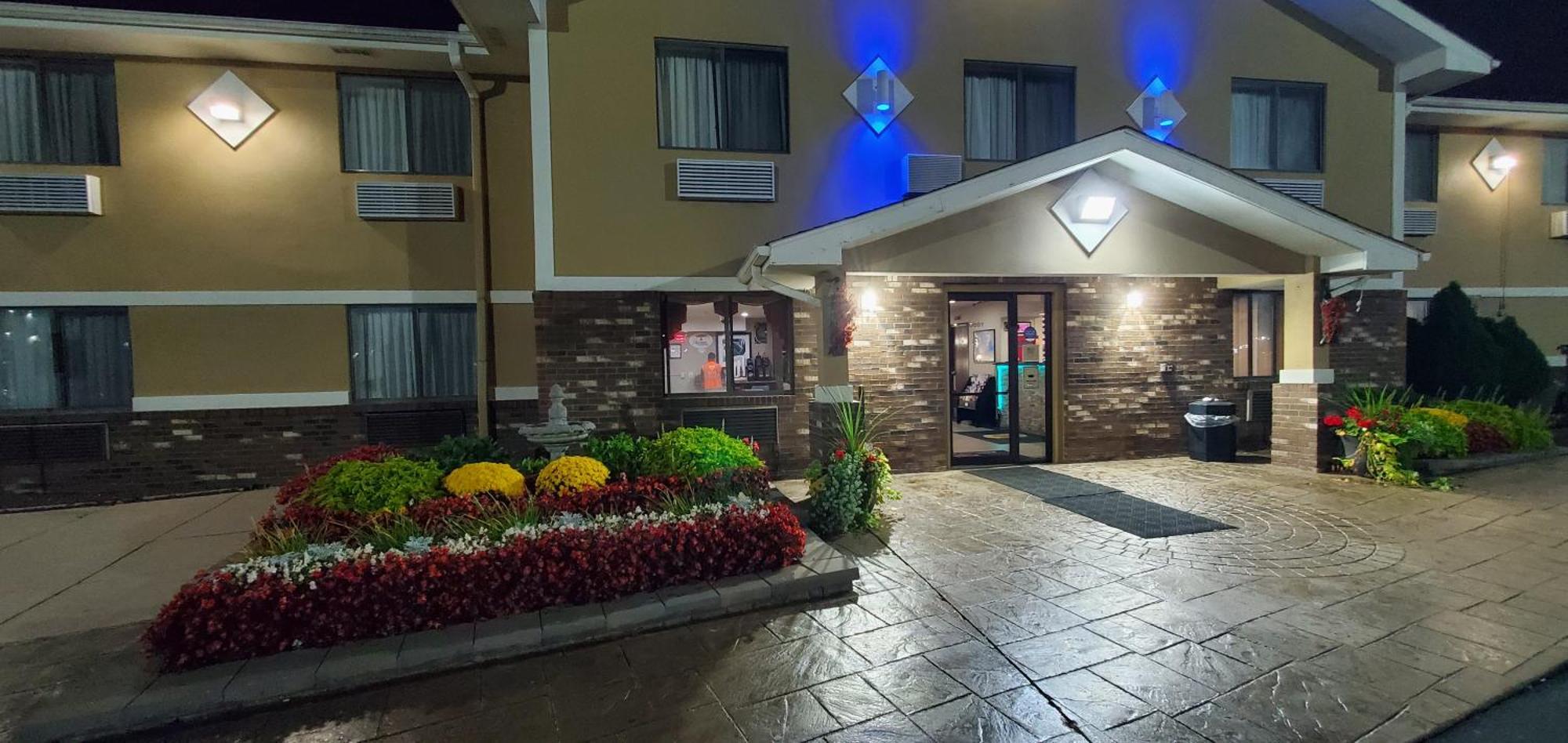 Super 8 By Wyndham Sterling Heights/Detroit Area Hotel Exterior photo
