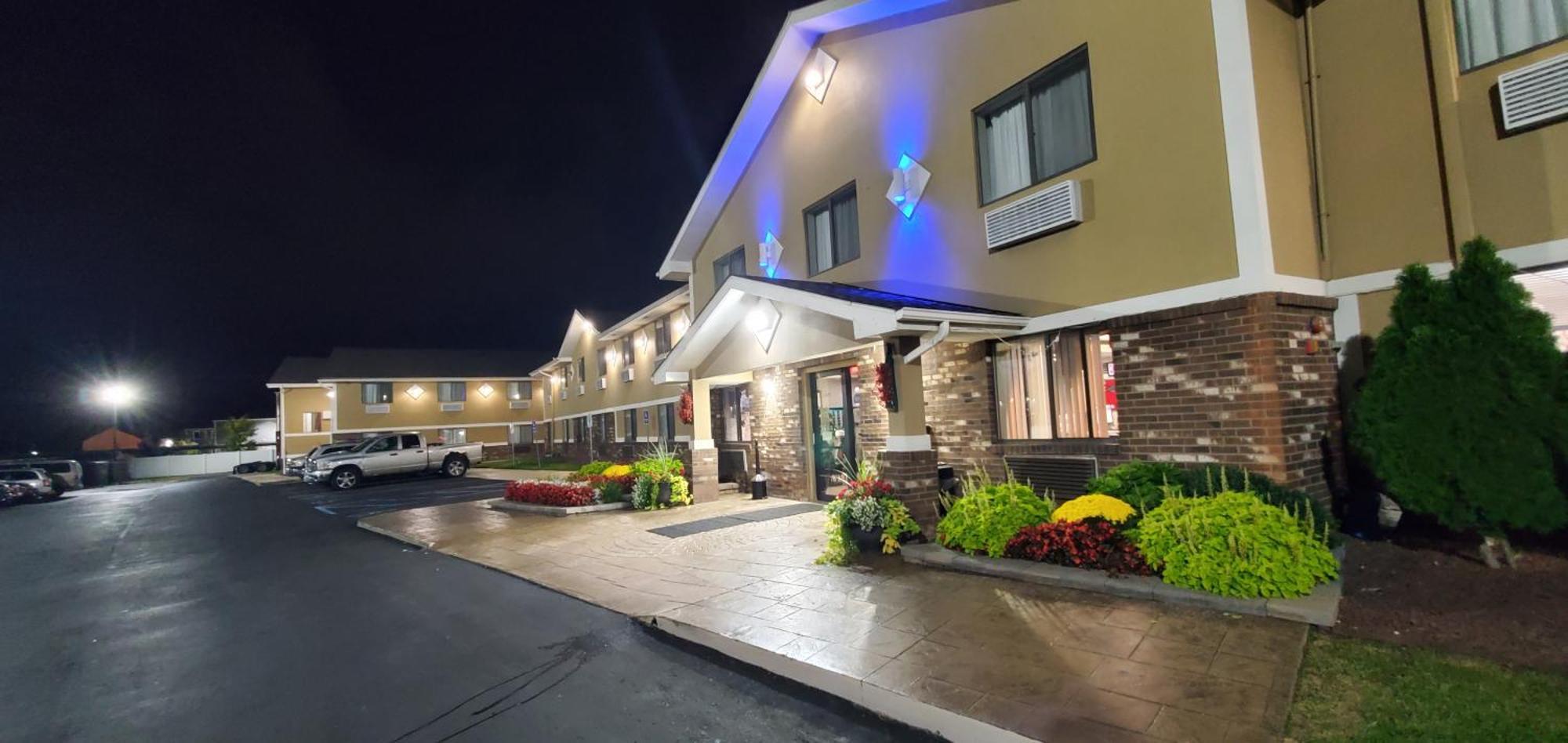 Super 8 By Wyndham Sterling Heights/Detroit Area Hotel Exterior photo