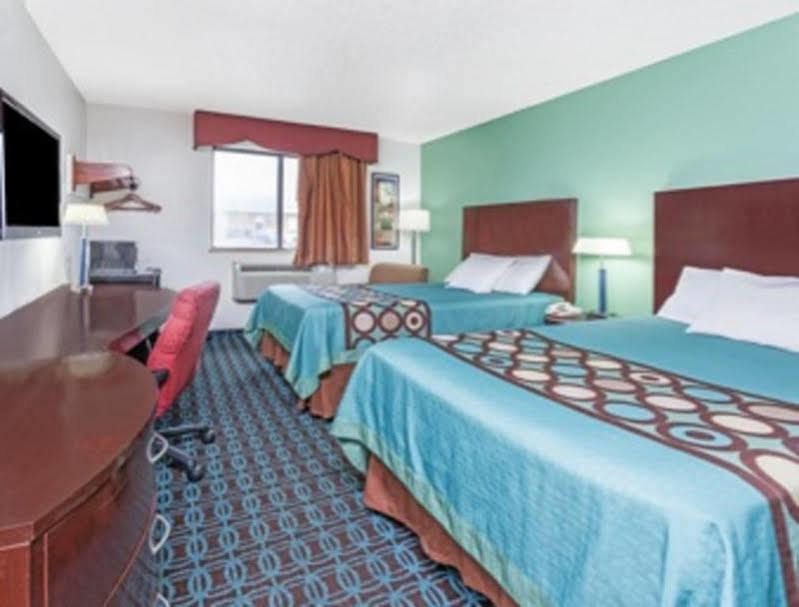 Super 8 By Wyndham Sterling Heights/Detroit Area Hotel Exterior photo